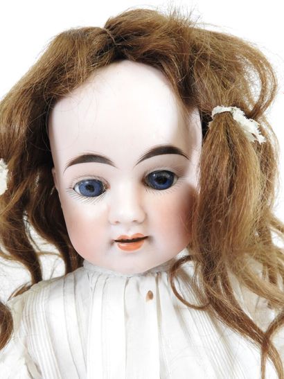 DEP.
Bisque head doll, fixed eyes, open mouth...