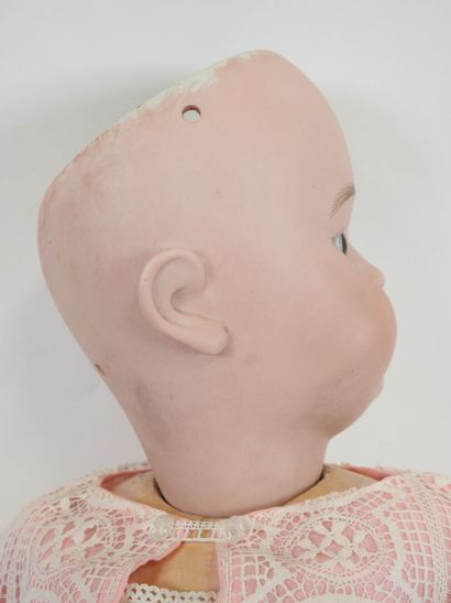 SIMON & HALBIG.
Bisque head doll, fixed eyes,...