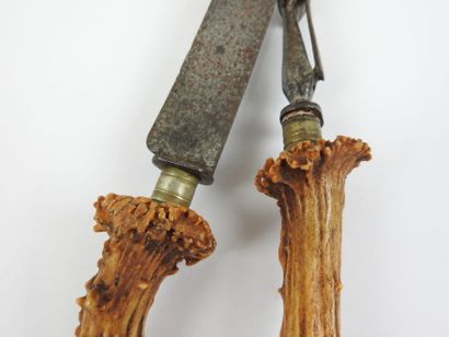 Couvert à découper en métal, manche en bois...