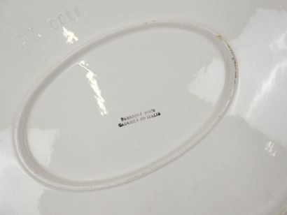 Ensemble comprenant :
- un grand plat ovale...