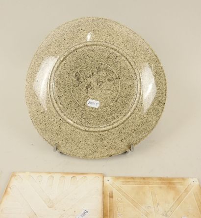 Assiette en faïence à décor d'un faisan.
Diam.:...