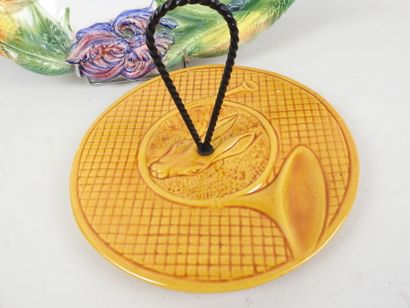 Ensemble comprenant :
- un grand plat ovale...
