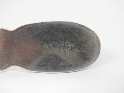 HERMES Paris.
Coupe-papier en métal argenté,...