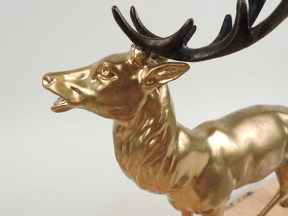 École du XXe.
Cerf.
Sujet en régule patiné...