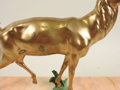 École du XXe.
Cerf.
Sujet en régule patiné...