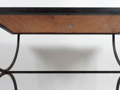 Petite table basse rectangulaire à plateau...