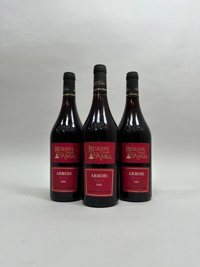 ARBOIS. Domaine Henri Maire. Croix d'Argis...