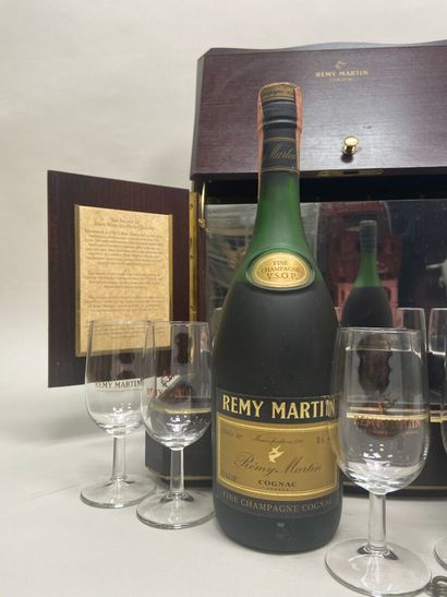 COGNAC. Rémy Martin. Fine Champagne VSOP....