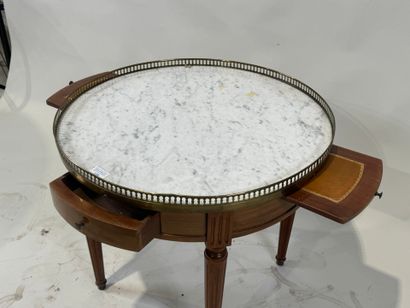 Table circulaire dite bouillotte en bois...