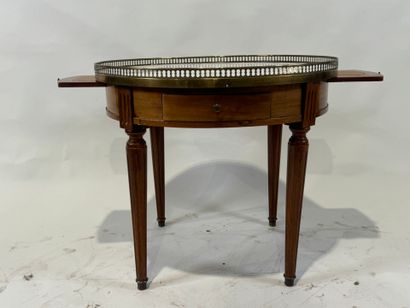 Table circulaire dite bouillotte en bois...
