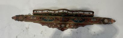 Étagère murale en bois peint à décor de fleurs...