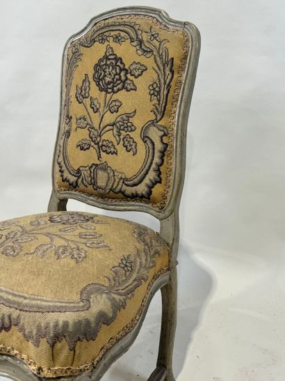 Chaise à dossier plat en bois sculpté et...