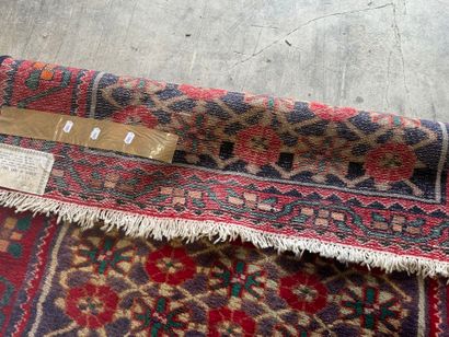 IRAN, XXe.
Tapis galerie en laine noué main...