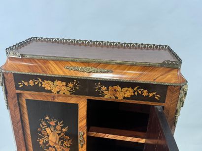 Meuble secrétaire en bois et placage ouvrant...