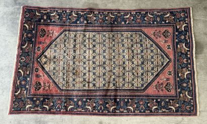 IRAN, XXe.
KOLIAI.
Tapis en laine noué main...