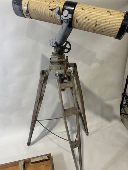 Importante longue-vue astronomique en métal,...