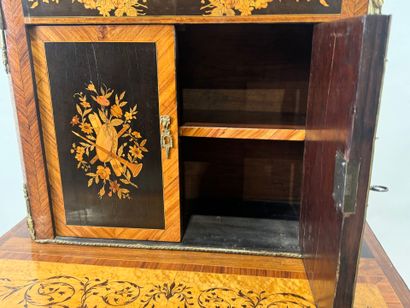 Meuble secrétaire en bois et placage ouvrant...