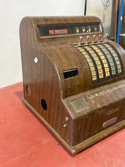 NATIONAL.
Caisse enregistreuse en métal.
33...