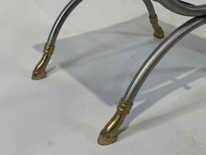 Fauteuil curule en métal brossé et doré,...