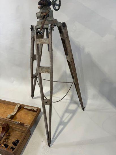 Importante longue-vue astronomique en métal,...