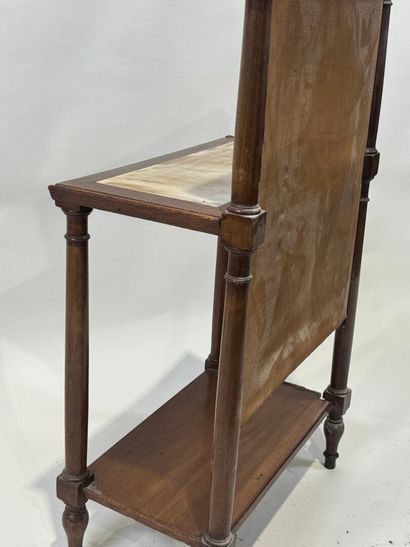 Billet doux en bois mouluré, la garniture...
