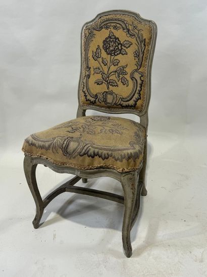 Chaise à dossier plat en bois sculpté et...