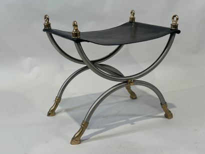 Fauteuil curule en métal brossé et doré,...