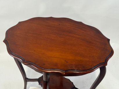 Petit guéridon violoné en acajou teinté mouluré...