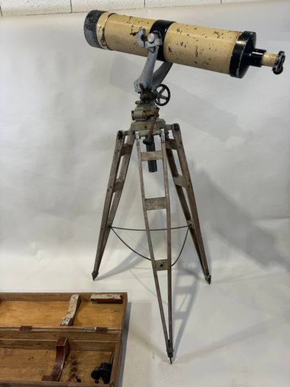 Importante longue-vue astronomique en métal,...