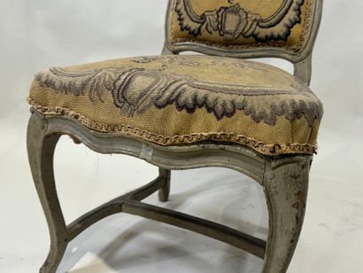 Chaise à dossier plat en bois sculpté et...