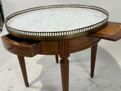 Table circulaire dite bouillotte en bois...