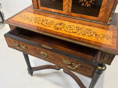 Meuble secrétaire en bois et placage ouvrant...