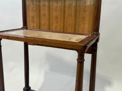 Billet doux en bois mouluré, la garniture...