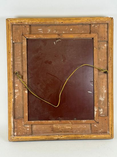 Miroir en bois et stuc doré à décor feuillagé.
40...