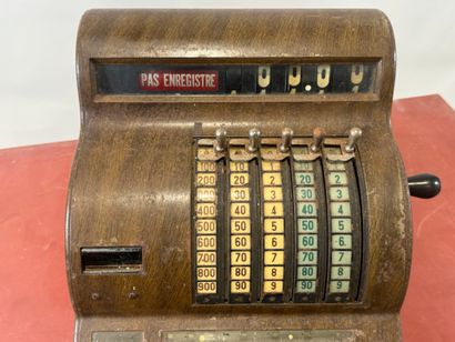 NATIONAL.
Caisse enregistreuse en métal.
33...