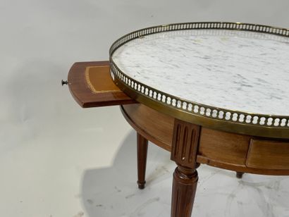 Table circulaire dite bouillotte en bois...