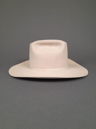 AMERICAN HAT CO, HOUSTON TEXAS USA.
White...