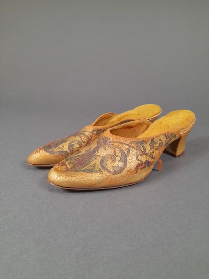 Mules in painted leather with acanthus leaves...