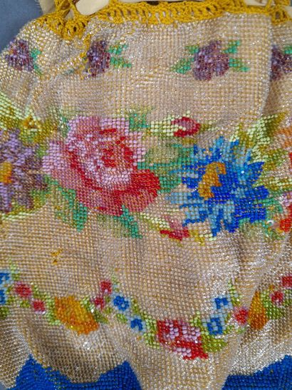 Lot including : 
- Purse-shaped reticule...