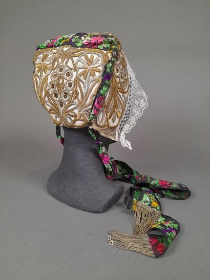 Headdress in tulle embroidered with floral...