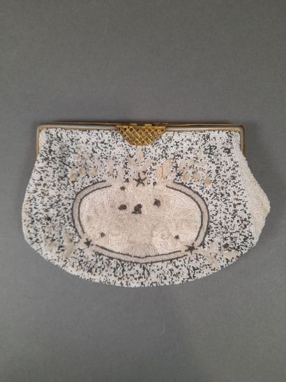 Clutch decorated with a bouquet of flowers...