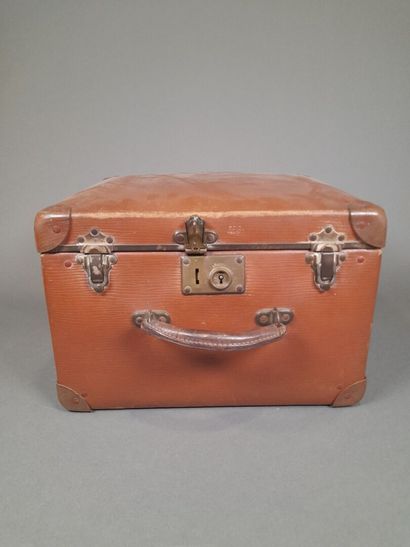 Set of two hat boxes in vulcanized fiber...