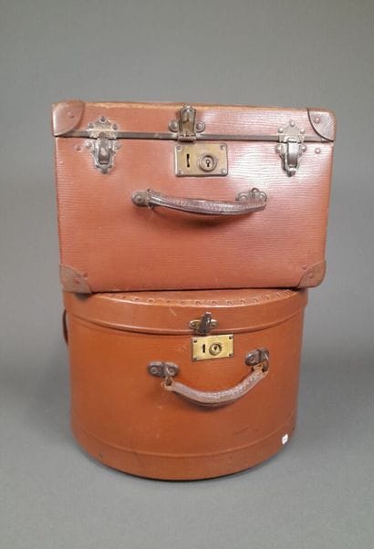 Set of two hat boxes in vulcanized fiber...