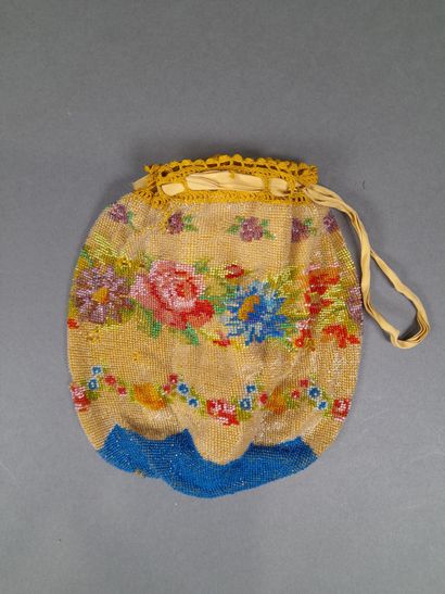 Lot including : 
- Purse-shaped reticule...