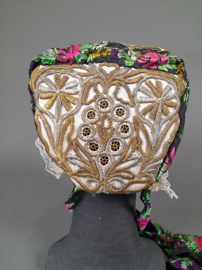 Headdress in tulle embroidered with floral...
