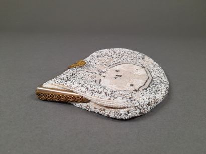 Clutch decorated with a bouquet of flowers...