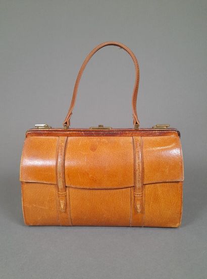 Lot including: 
- One-handle handbag in light...