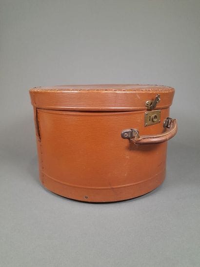 Set of two hat boxes in vulcanized fiber...
