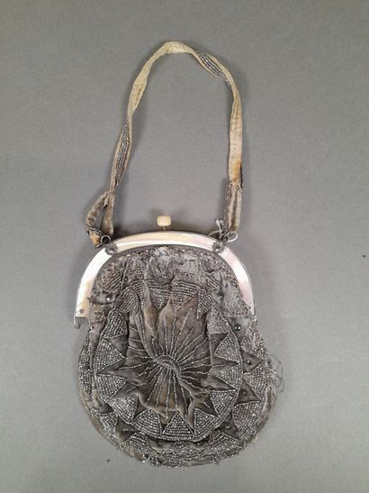 Set of two evening bags including : 
- A...