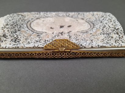 Clutch decorated with a bouquet of flowers...